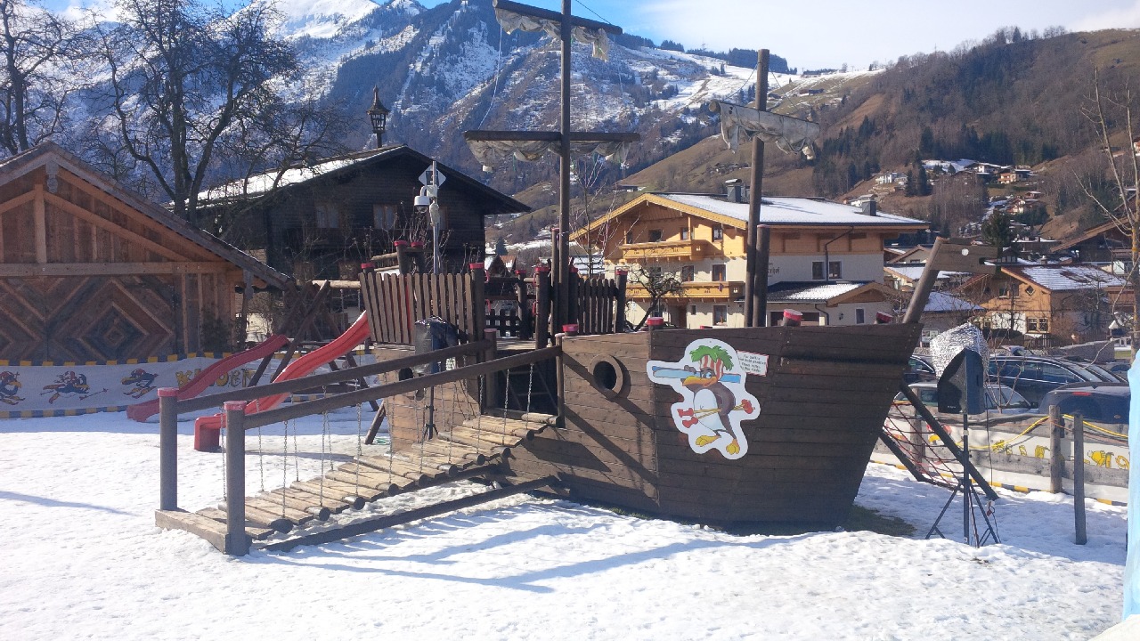 Locul de joaca din incinta Scolii de schi