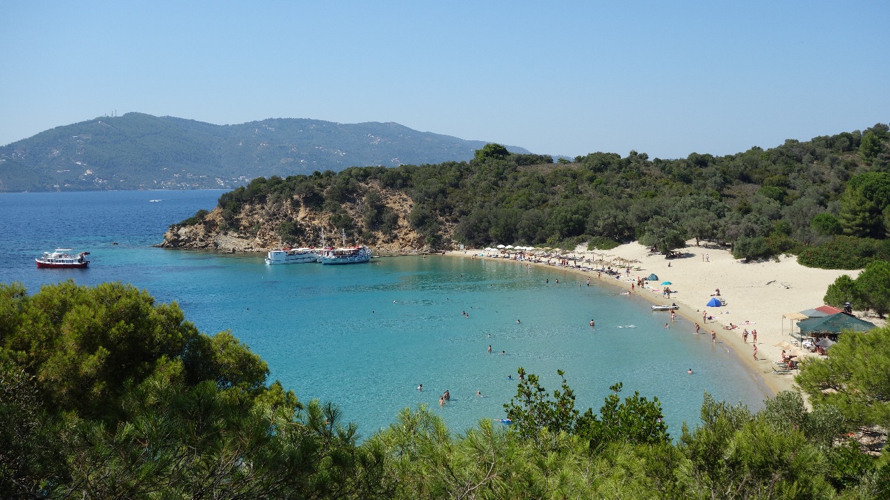 Una dintre cele mai frumoase plaje din Grecia, Tsougria Beach
