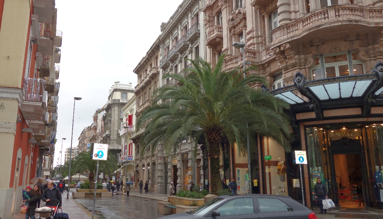 Strada comerciala - Via Sparano da Bari